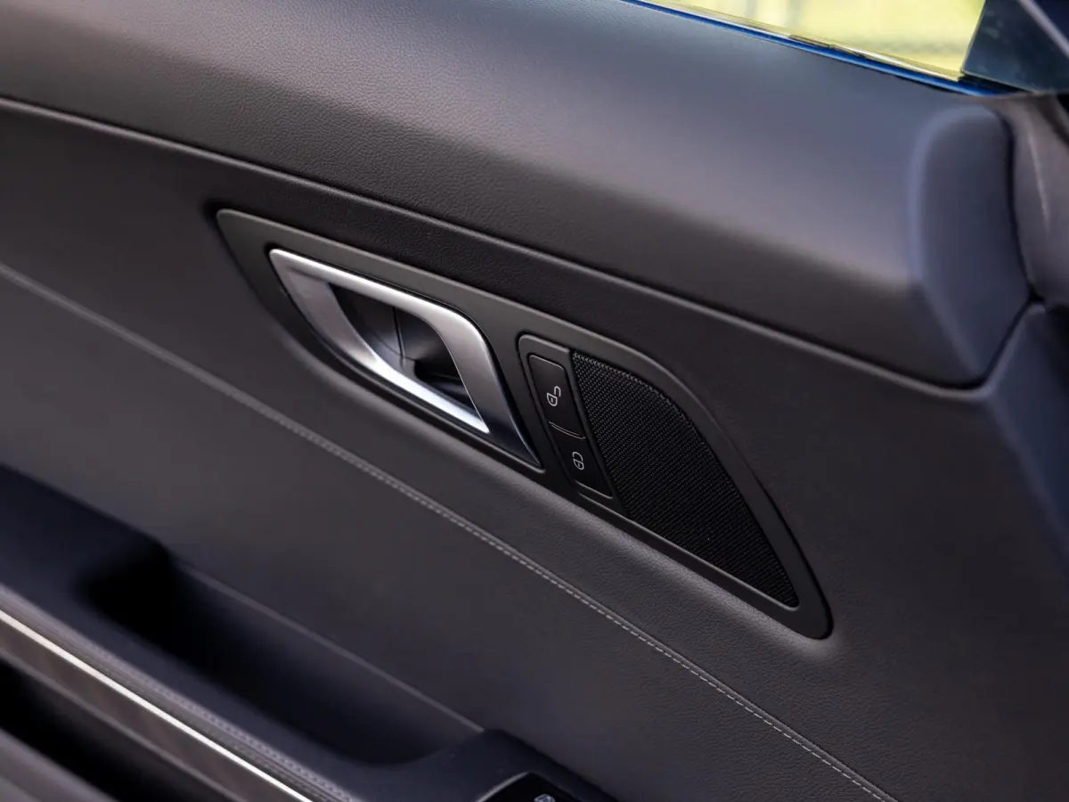 4.0 S | AMG PERFORMANCE UITLAAT | AMG PERFORMANCE STOELEN | KEYLESS ENTRY | VOLLEDIG MB DEALER ONDERHOUDEN | STOELVERWARMING | ACHTERUITRIJCAMERA |