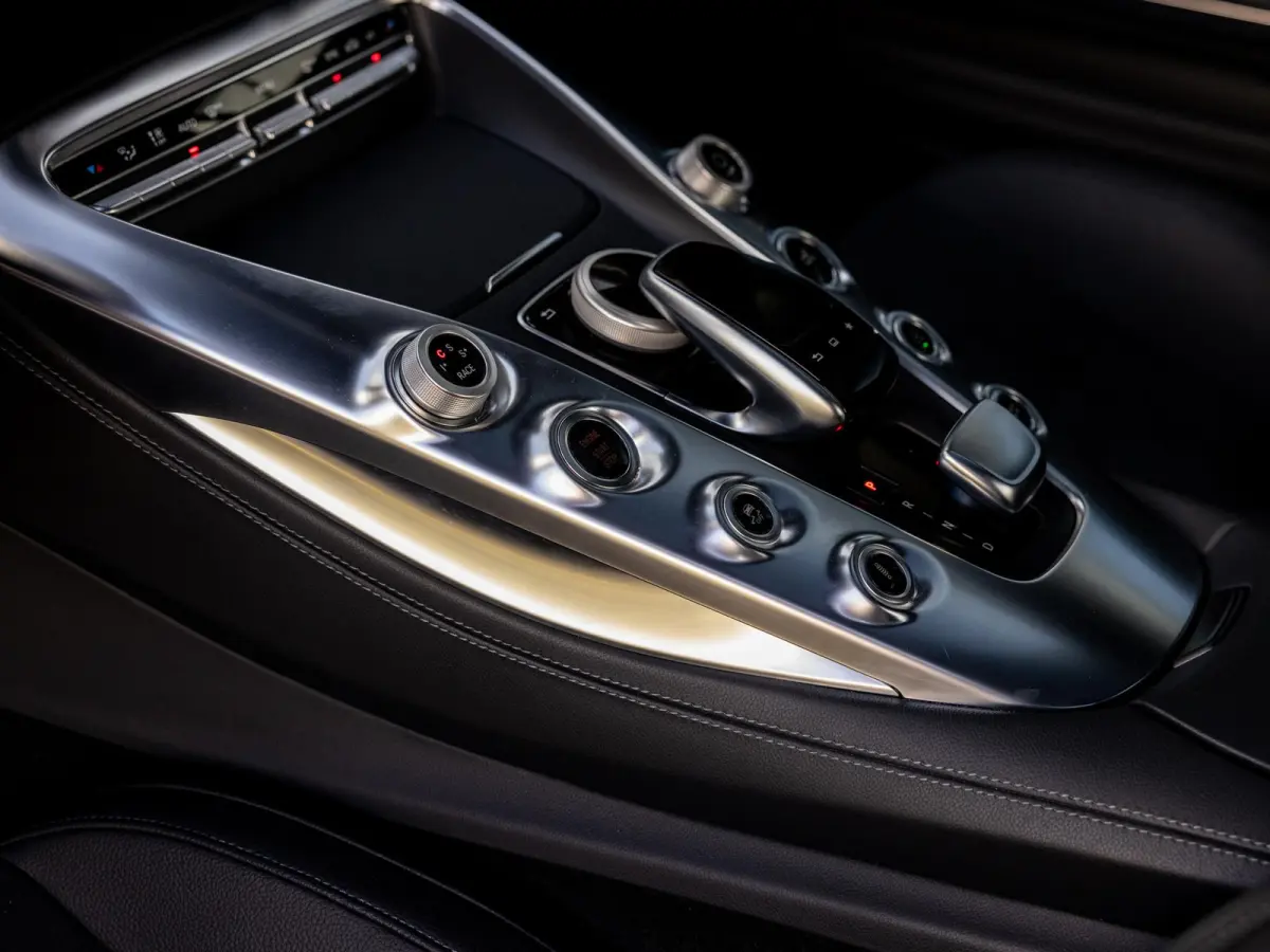 4.0 S | AMG PERFORMANCE UITLAAT | AMG PERFORMANCE STOELEN | KEYLESS ENTRY | VOLLEDIG MB DEALER ONDERHOUDEN | STOELVERWARMING | ACHTERUITRIJCAMERA |