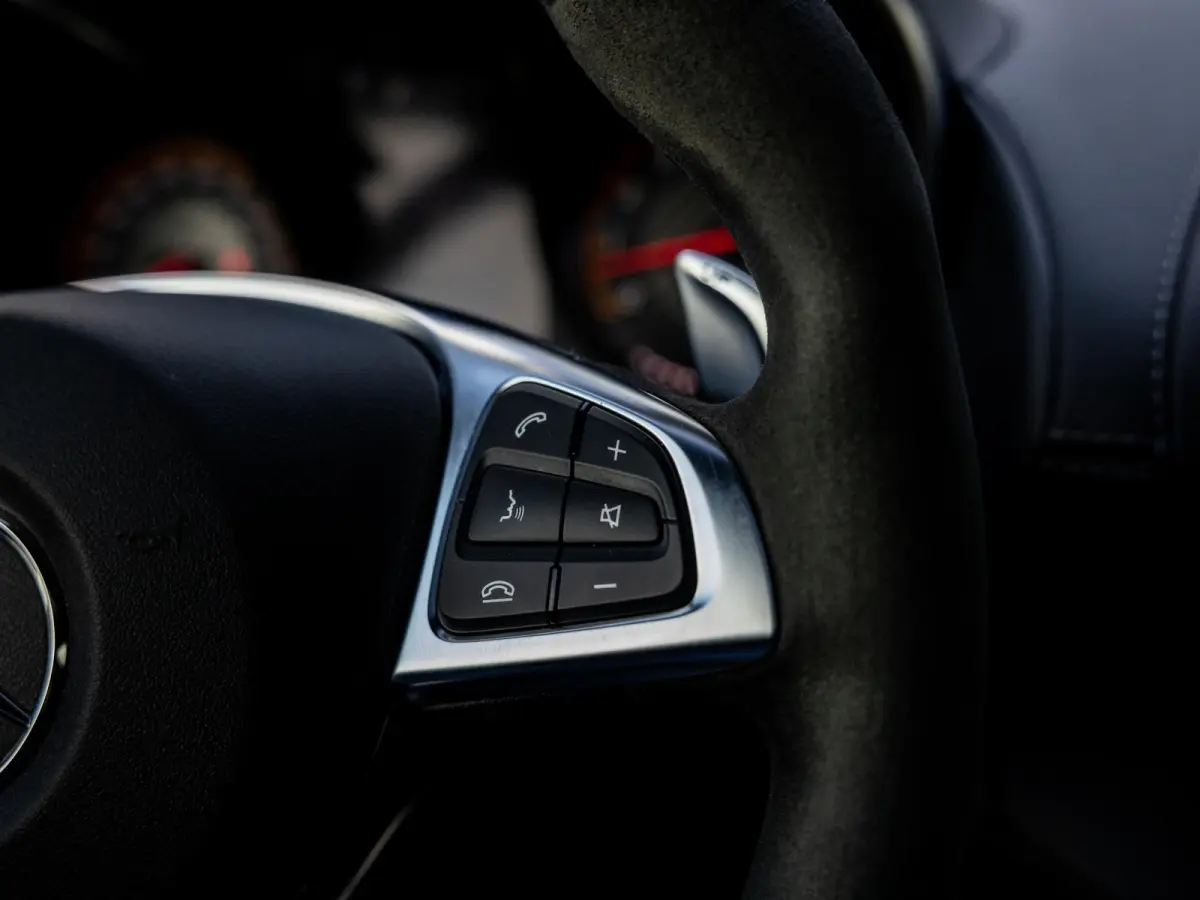 4.0 S | AMG PERFORMANCE UITLAAT | AMG PERFORMANCE STOELEN | KEYLESS ENTRY | VOLLEDIG MB DEALER ONDERHOUDEN | STOELVERWARMING | ACHTERUITRIJCAMERA |