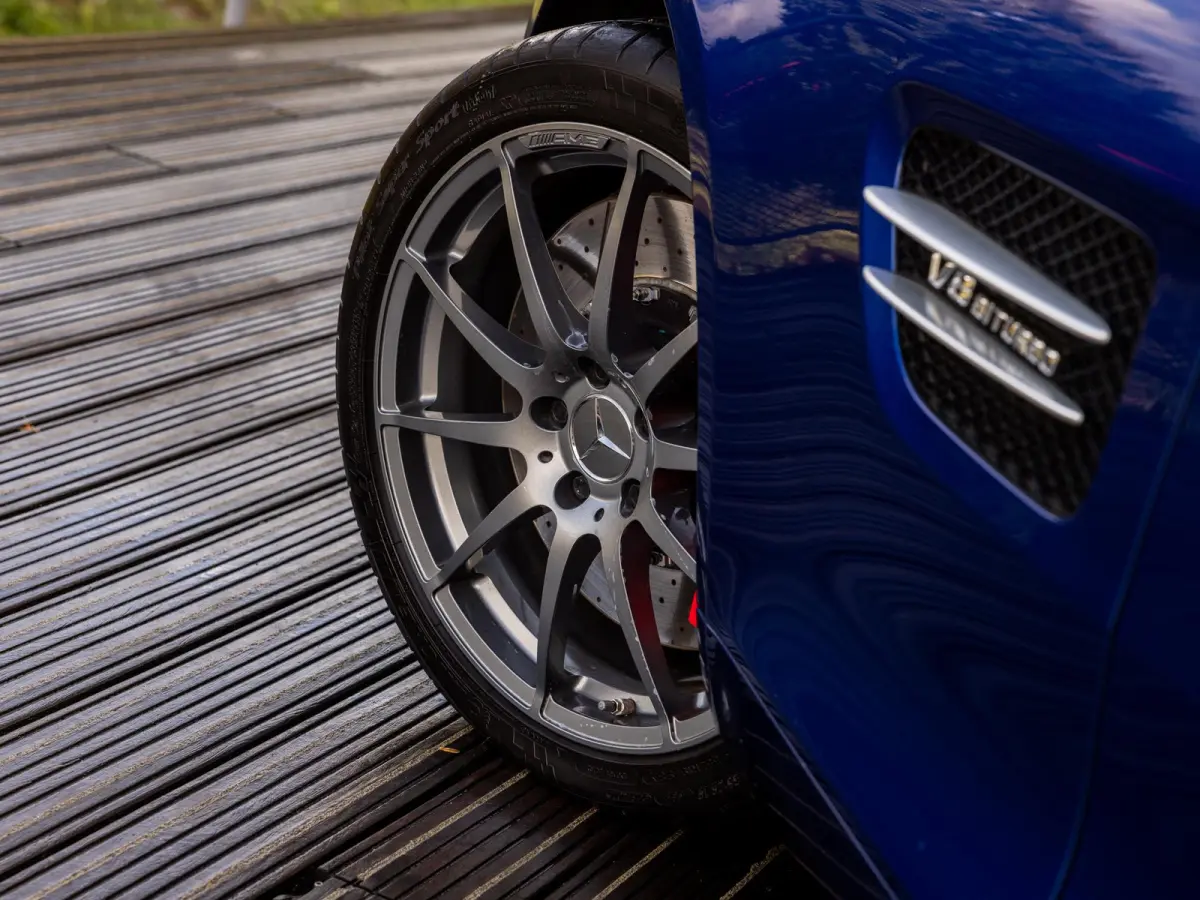 4.0 S | AMG PERFORMANCE UITLAAT | AMG PERFORMANCE STOELEN | KEYLESS ENTRY | VOLLEDIG MB DEALER ONDERHOUDEN | STOELVERWARMING | ACHTERUITRIJCAMERA |