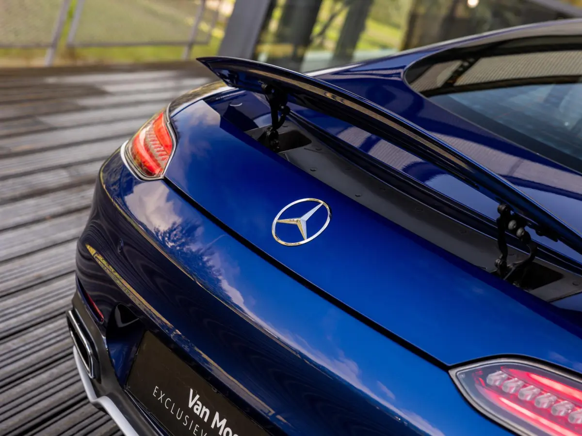 4.0 S | AMG PERFORMANCE UITLAAT | AMG PERFORMANCE STOELEN | KEYLESS ENTRY | VOLLEDIG MB DEALER ONDERHOUDEN | STOELVERWARMING | ACHTERUITRIJCAMERA |