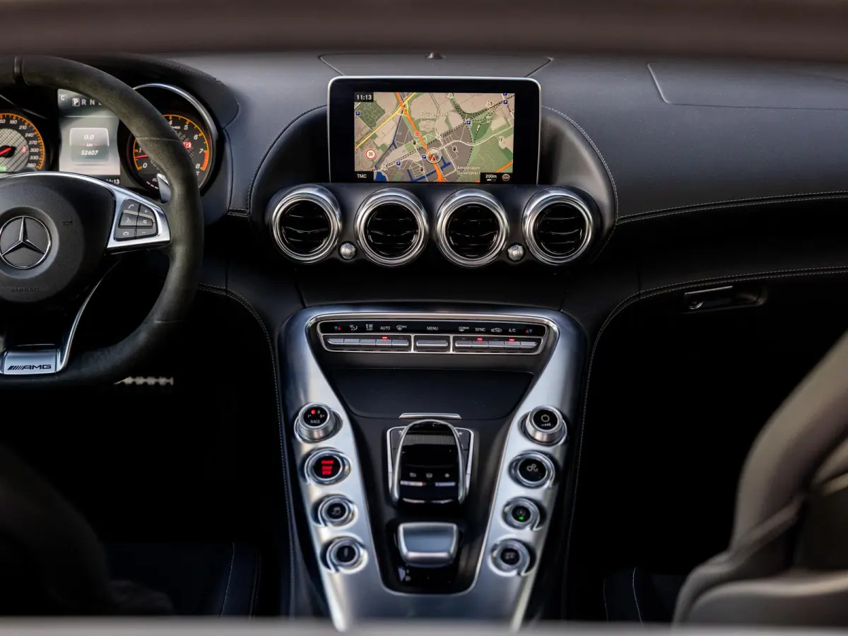 4.0 S | AMG PERFORMANCE UITLAAT | AMG PERFORMANCE STOELEN | KEYLESS ENTRY | VOLLEDIG MB DEALER ONDERHOUDEN | STOELVERWARMING | ACHTERUITRIJCAMERA |