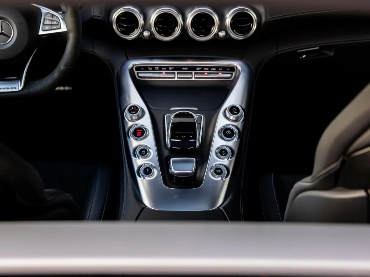 4.0 S | AMG PERFORMANCE UITLAAT | AMG PERFORMANCE STOELEN | KEYLESS ENTRY | VOLLEDIG MB DEALER ONDERHOUDEN | STOELVERWARMING | ACHTERUITRIJCAMERA |