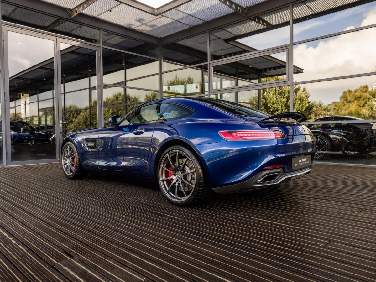 4.0 S | AMG PERFORMANCE UITLAAT | AMG PERFORMANCE STOELEN | KEYLESS ENTRY | VOLLEDIG MB DEALER ONDERHOUDEN | STOELVERWARMING | ACHTERUITRIJCAMERA |