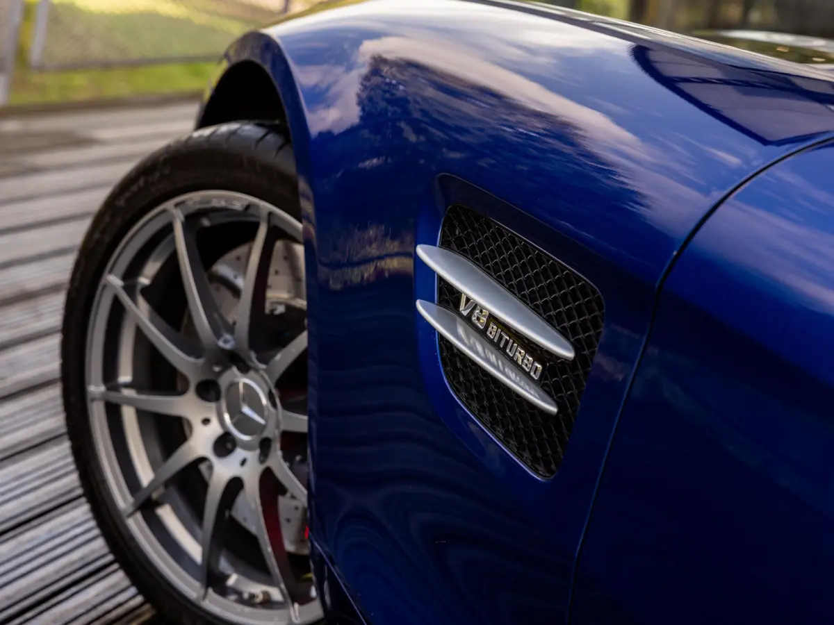 4.0 S | AMG PERFORMANCE UITLAAT | AMG PERFORMANCE STOELEN | KEYLESS ENTRY | VOLLEDIG MB DEALER ONDERHOUDEN | STOELVERWARMING | ACHTERUITRIJCAMERA |