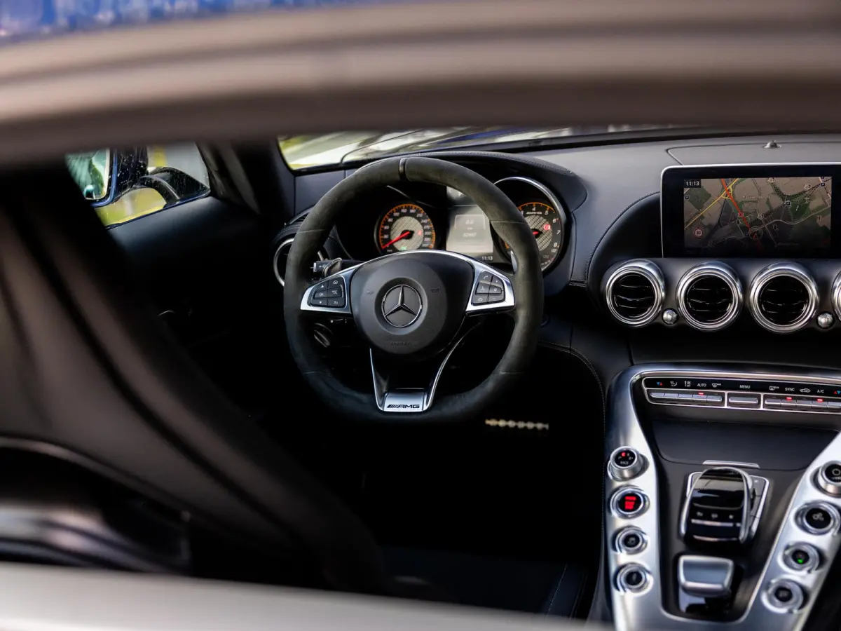 4.0 S | AMG PERFORMANCE UITLAAT | AMG PERFORMANCE STOELEN | KEYLESS ENTRY | VOLLEDIG MB DEALER ONDERHOUDEN | STOELVERWARMING | ACHTERUITRIJCAMERA |