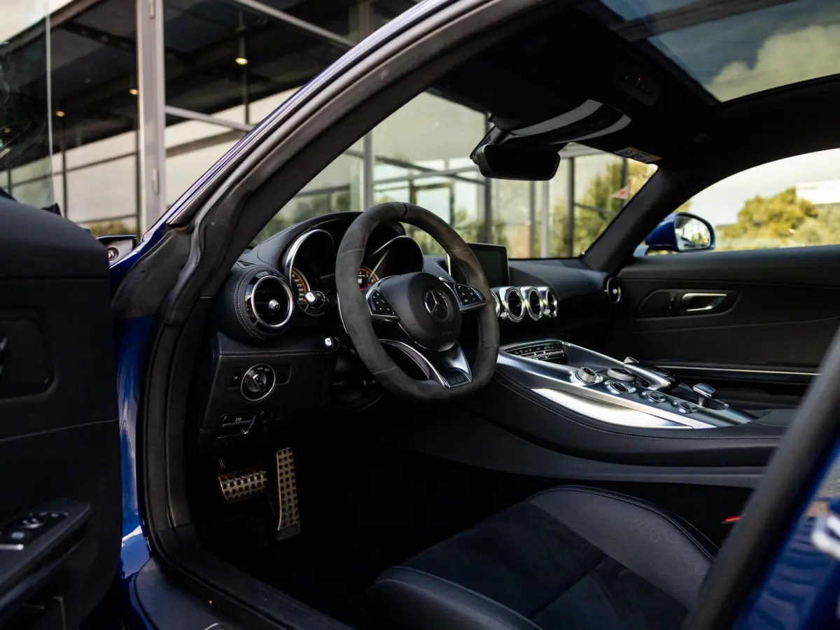 4.0 S | AMG PERFORMANCE UITLAAT | AMG PERFORMANCE STOELEN | KEYLESS ENTRY | VOLLEDIG MB DEALER ONDERHOUDEN | STOELVERWARMING | ACHTERUITRIJCAMERA |