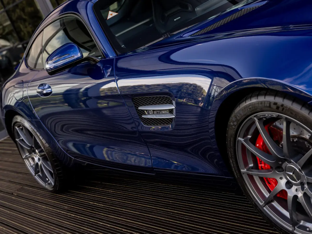 4.0 S | AMG PERFORMANCE UITLAAT | AMG PERFORMANCE STOELEN | KEYLESS ENTRY | VOLLEDIG MB DEALER ONDERHOUDEN | STOELVERWARMING | ACHTERUITRIJCAMERA |