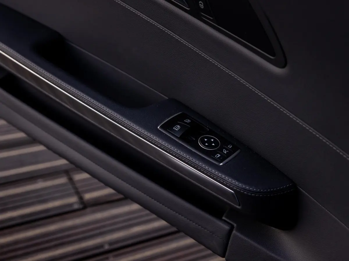 4.0 S | AMG PERFORMANCE UITLAAT | AMG PERFORMANCE STOELEN | KEYLESS ENTRY | VOLLEDIG MB DEALER ONDERHOUDEN | STOELVERWARMING | ACHTERUITRIJCAMERA |
