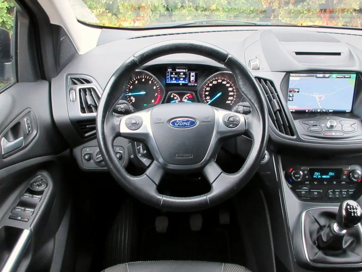 1.5 Titanium * Navi * Cruise * Trekhaak *