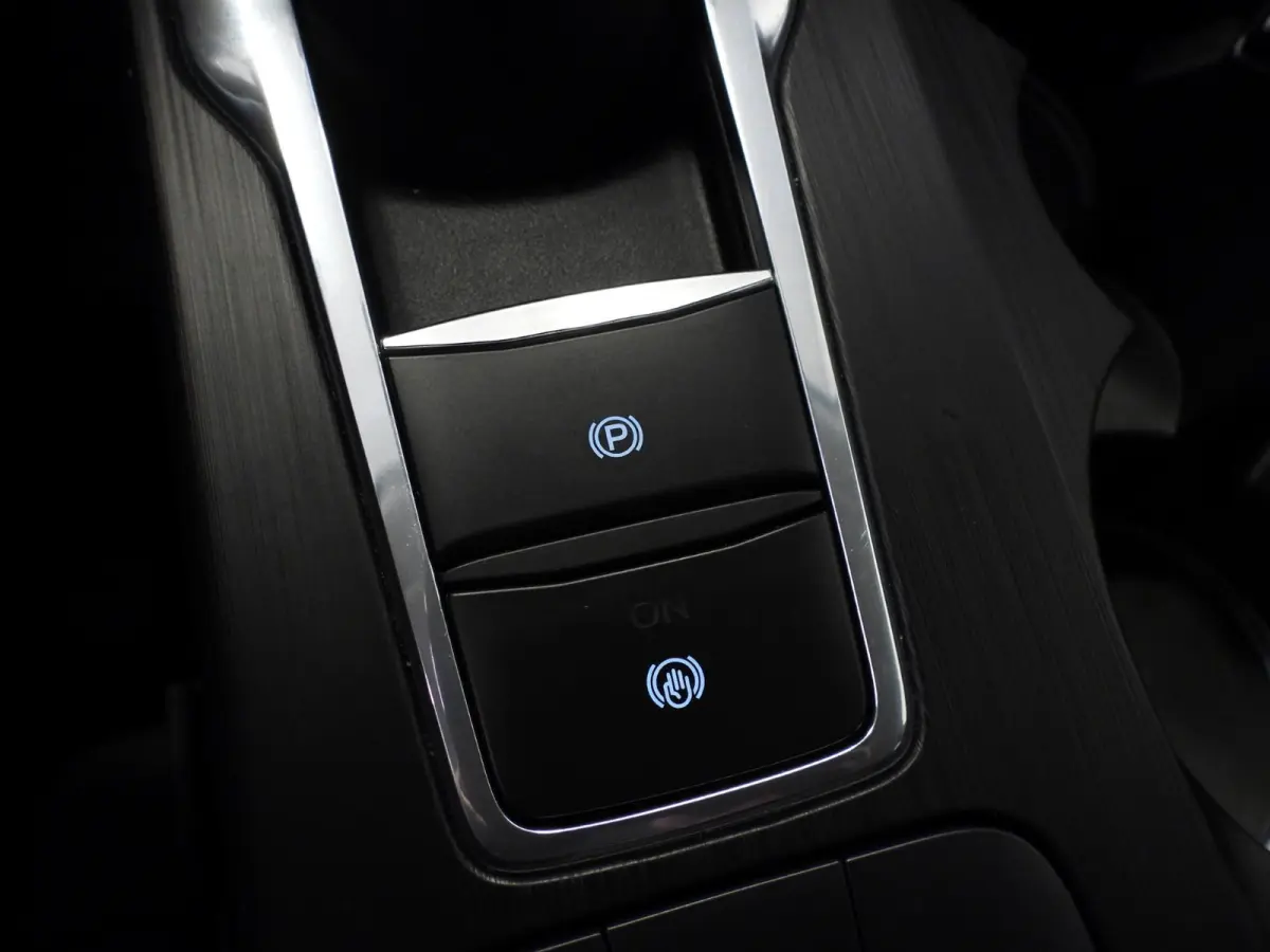 2.5 PHEV Plug-In Titanium X TREKH./NAVI/LED/B&O/HEAD-UP/17"LMV!