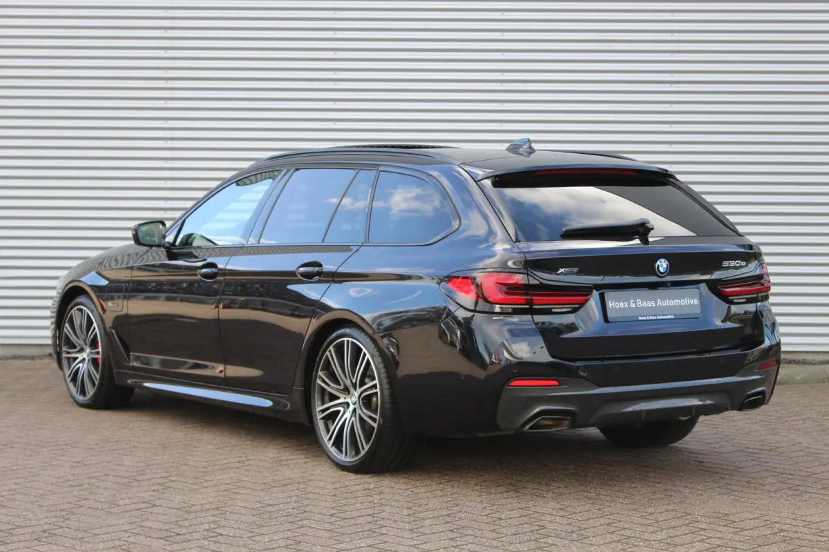 530e xDrive M-Sport/Pano/Trekhaak/Massage