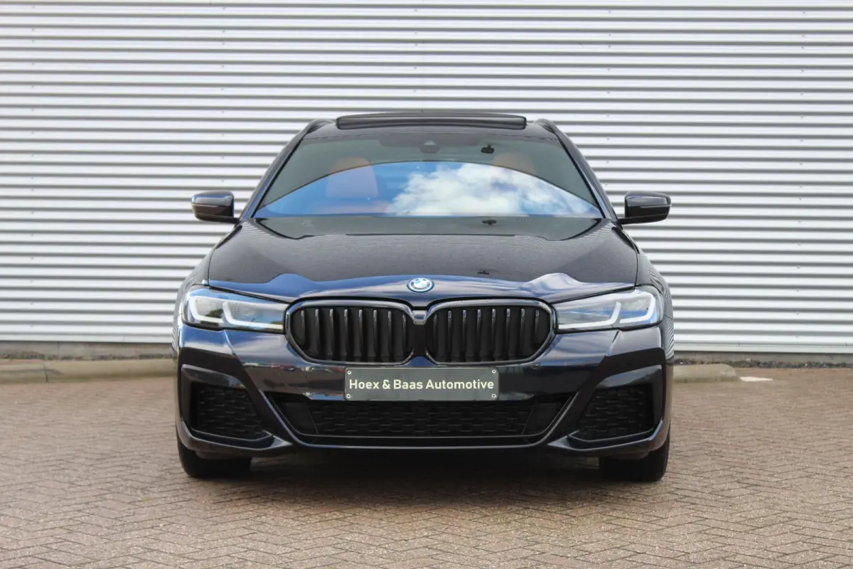 530e xDrive M-Sport/Pano/Trekhaak/Massage