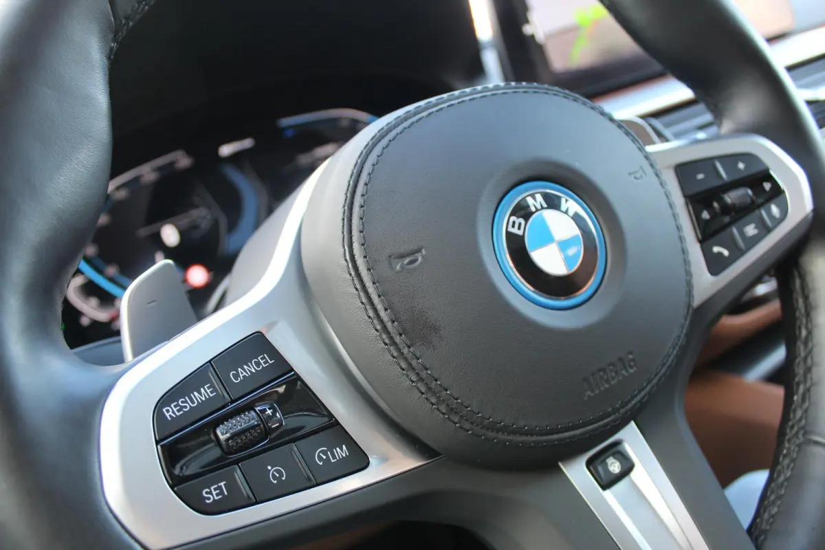530e xDrive M-Sport/Pano/Trekhaak/Massage