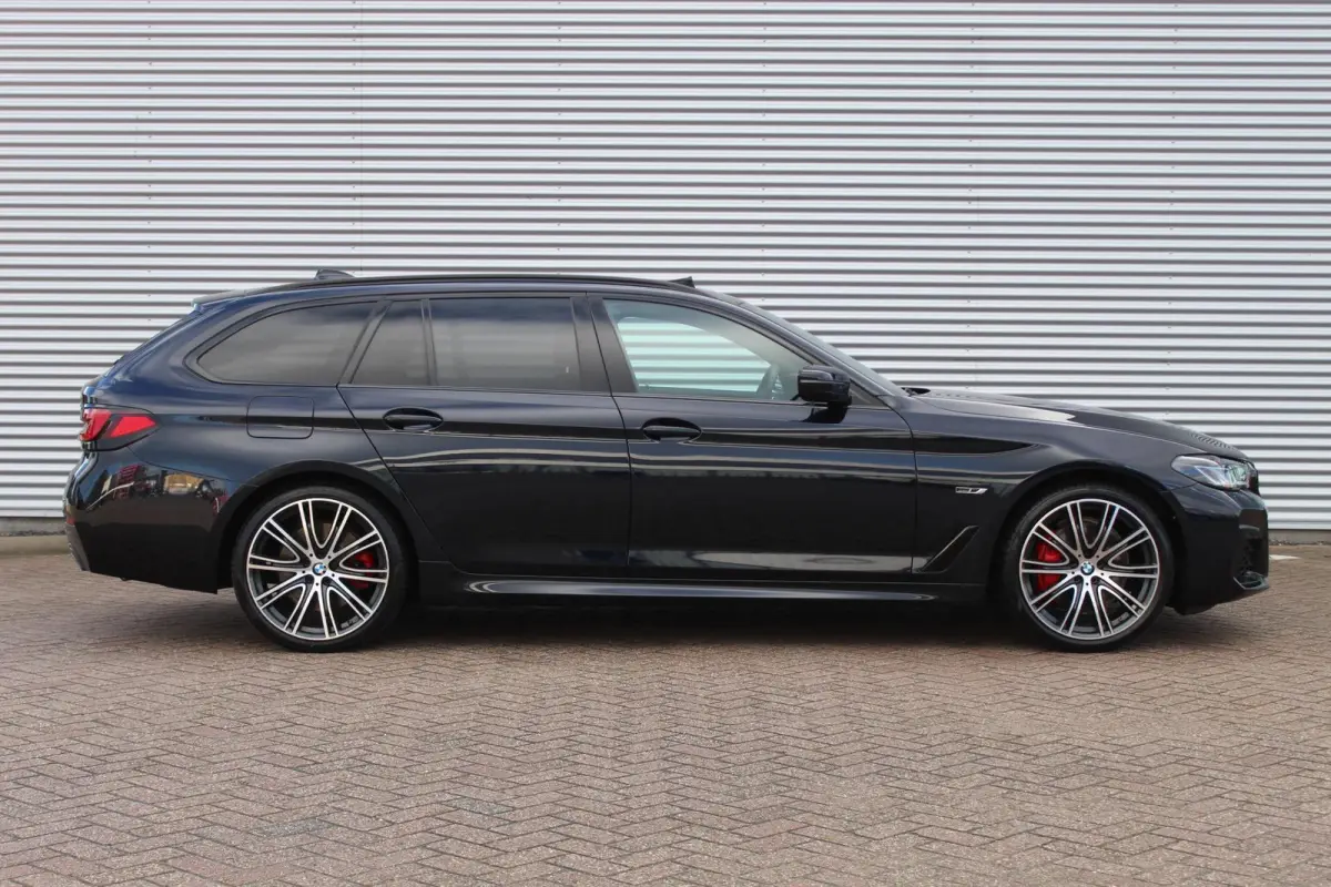 530e xDrive M-Sport/Pano/Trekhaak/Massage