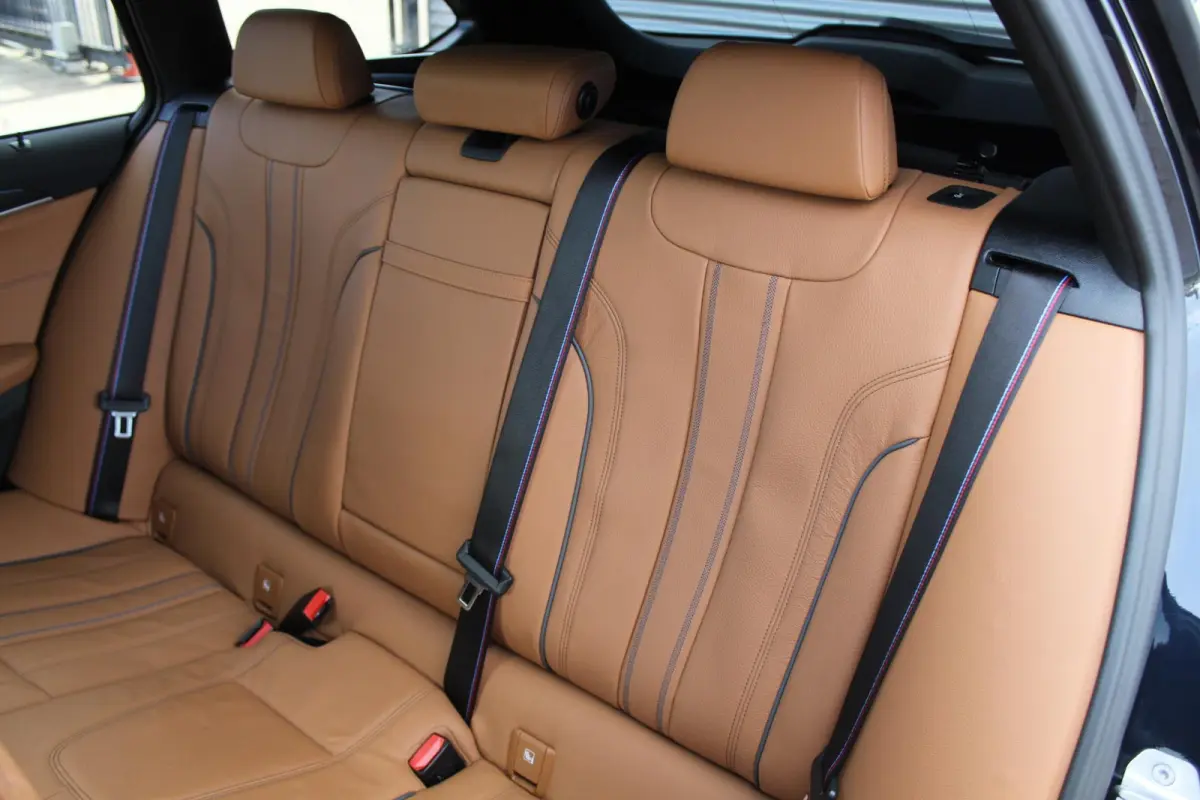 530e xDrive M-Sport/Pano/Trekhaak/Massage