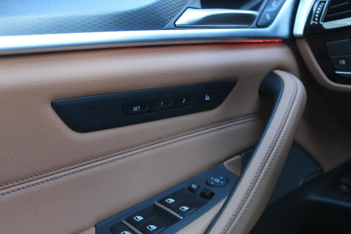530e xDrive M-Sport/Pano/Trekhaak/Massage