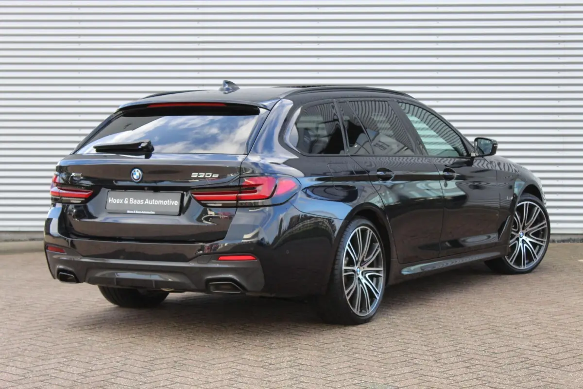 530e xDrive M-Sport/Pano/Trekhaak/Massage