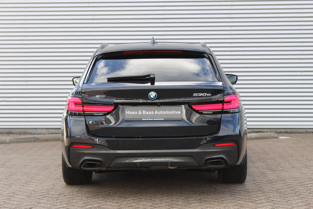 530e xDrive M-Sport/Pano/Trekhaak/Massage