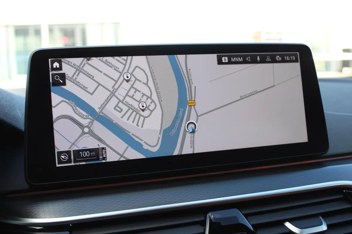 530e xDrive M-Sport/Pano/Trekhaak/Massage