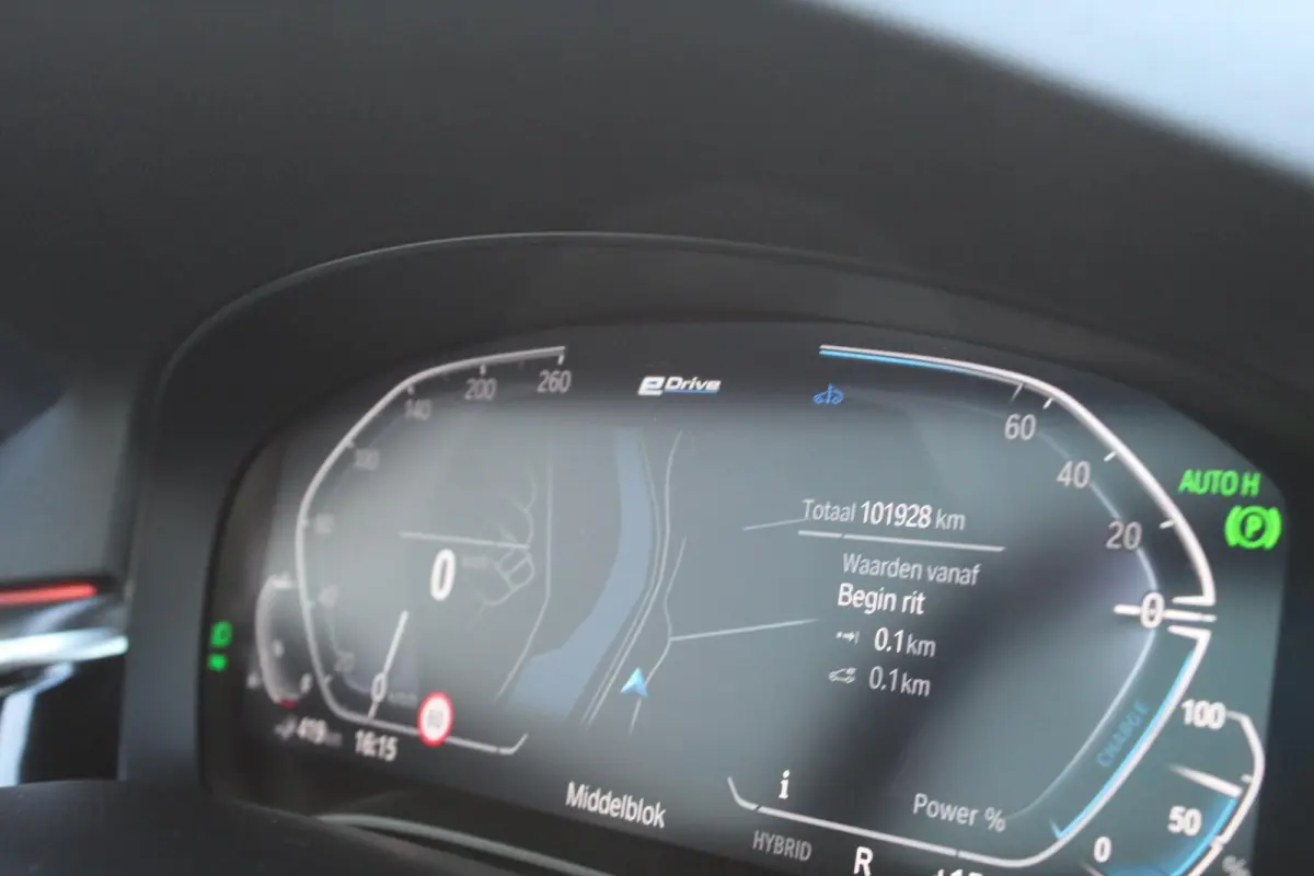 530e xDrive M-Sport/Pano/Trekhaak/Massage