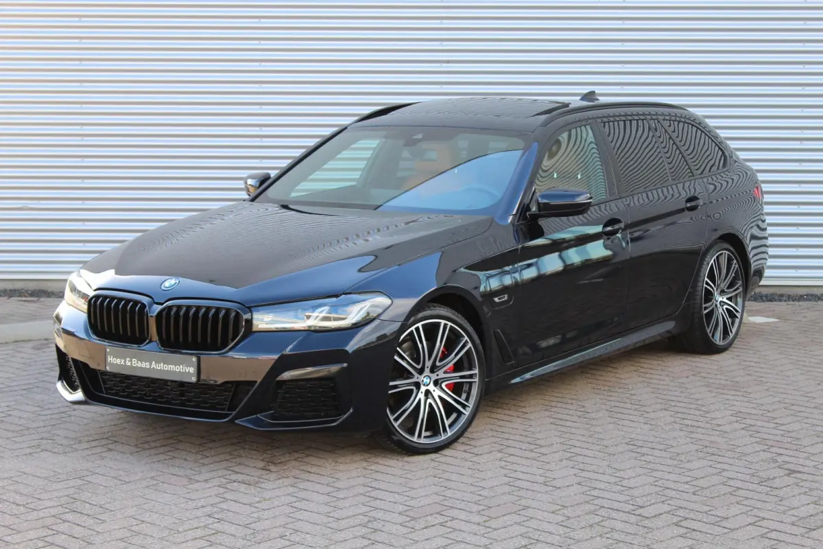 530e xDrive M-Sport/Pano/Trekhaak/Massage