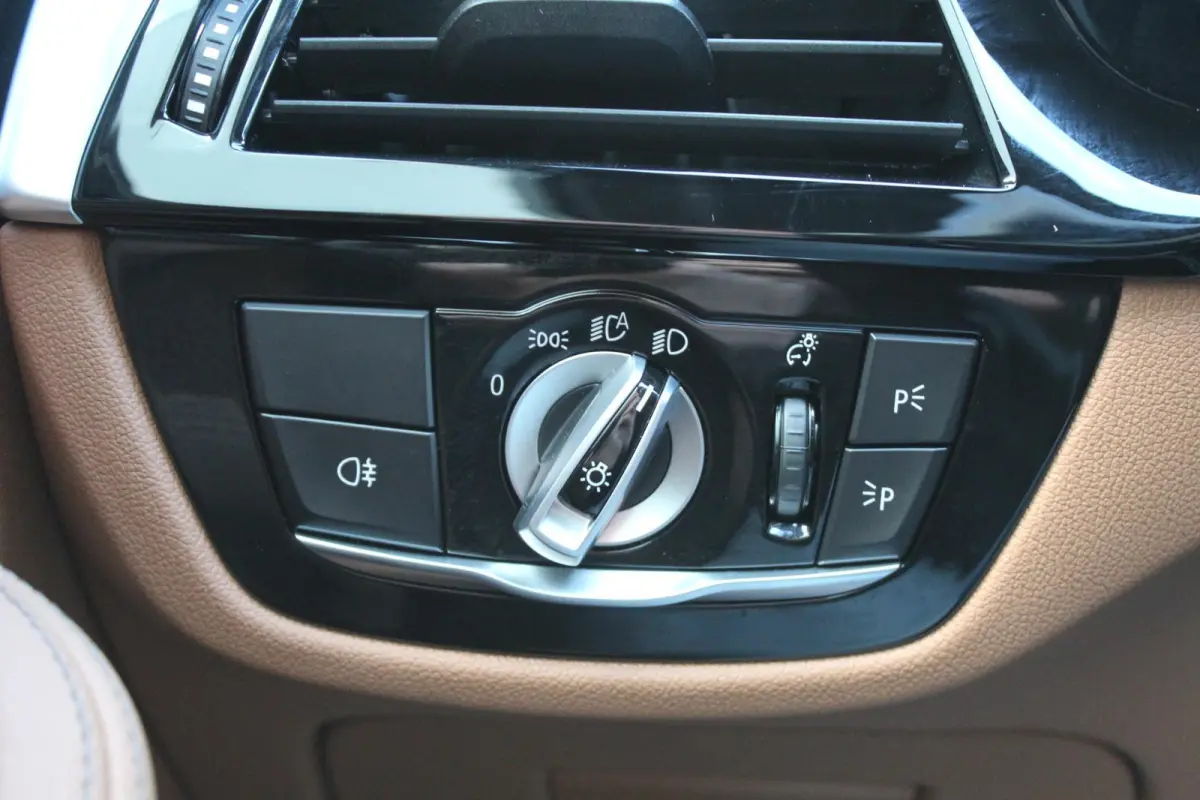 530e xDrive M-Sport/Pano/Trekhaak/Massage