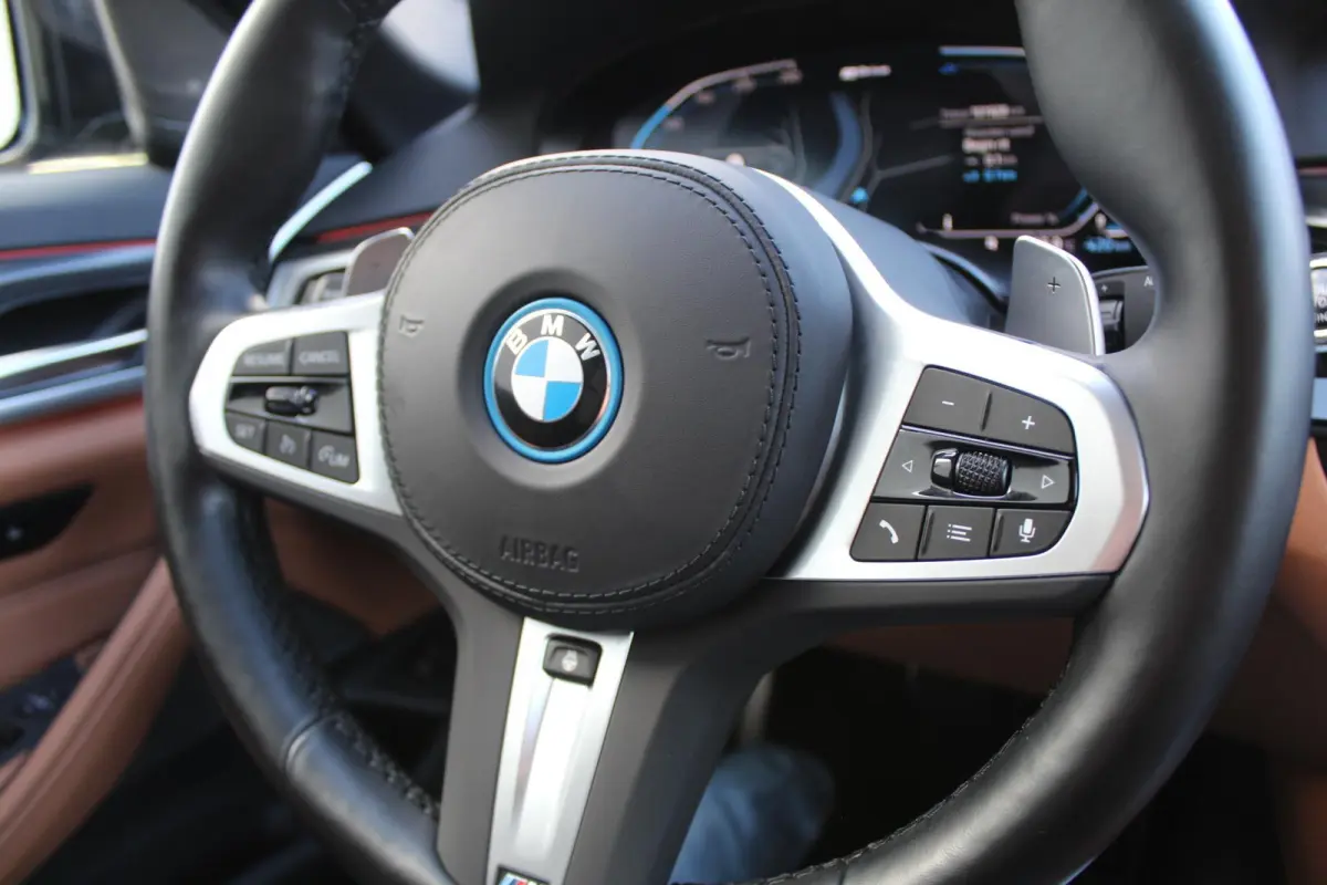 530e xDrive M-Sport/Pano/Trekhaak/Massage