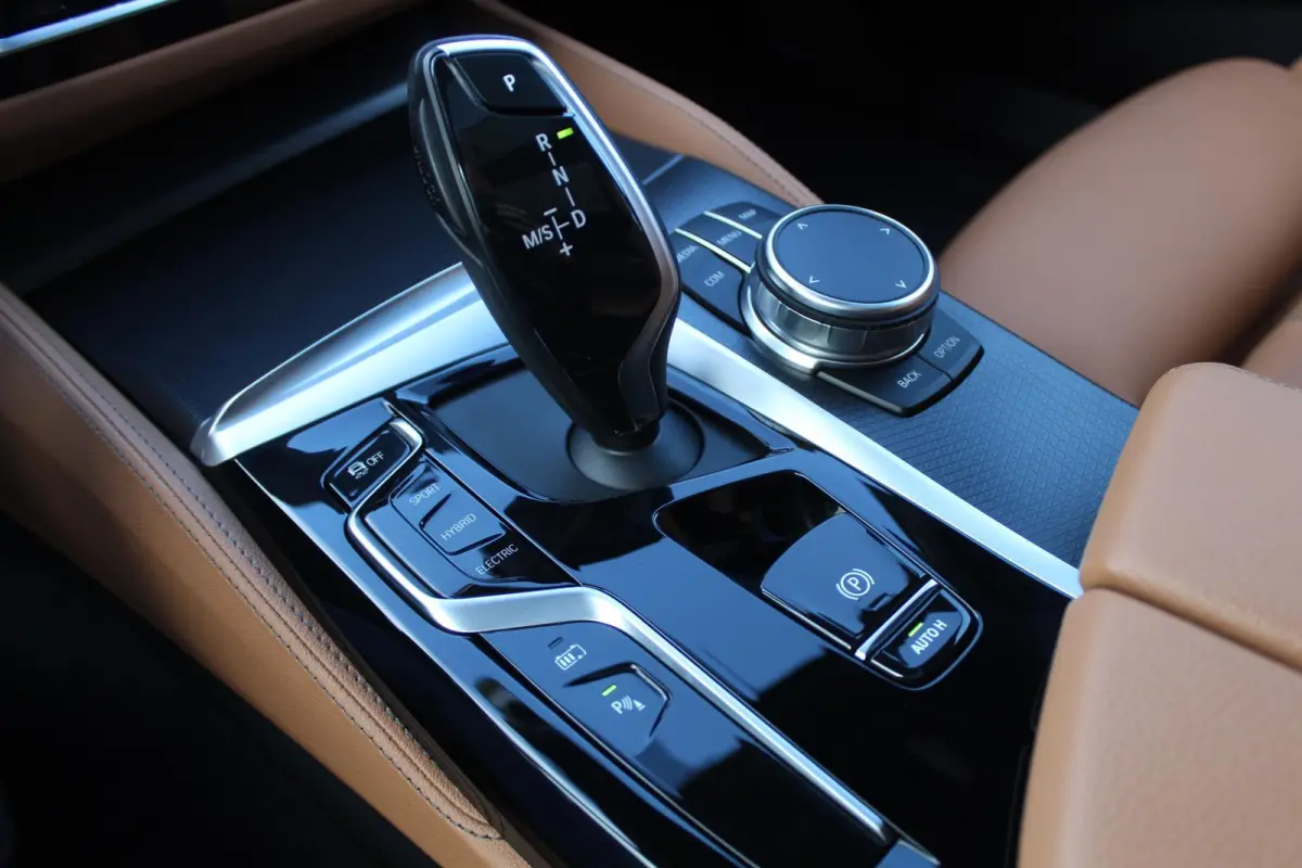 530e xDrive M-Sport/Pano/Trekhaak/Massage