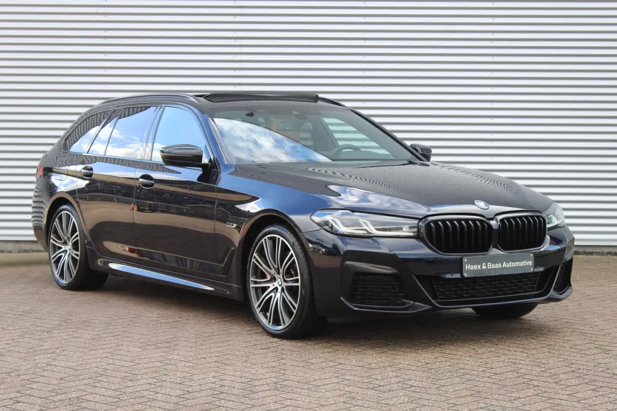 530e xDrive M-Sport/Pano/Trekhaak/Massage