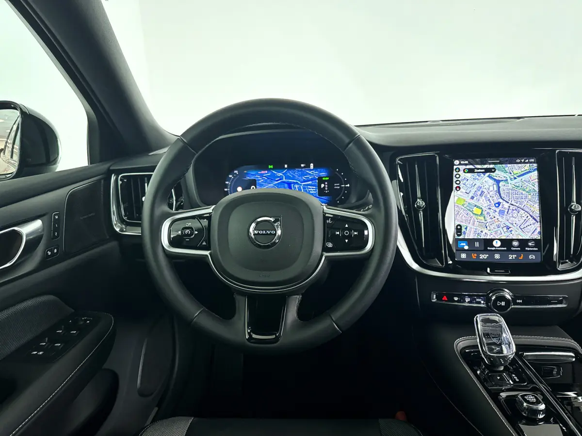 T8 Plug-in hybrid AWD Plus Dark | SOH 100% | Panoramadak | 360° camera | Head-up display | Harman Kardon | Stoel- en stuurverwarming | Trekhaak
