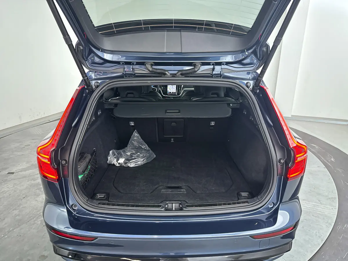T8 Plug-in hybrid AWD Plus Dark | SOH 100% | Panoramadak | 360° camera | Head-up display | Harman Kardon | Stoel- en stuurverwarming | Trekhaak