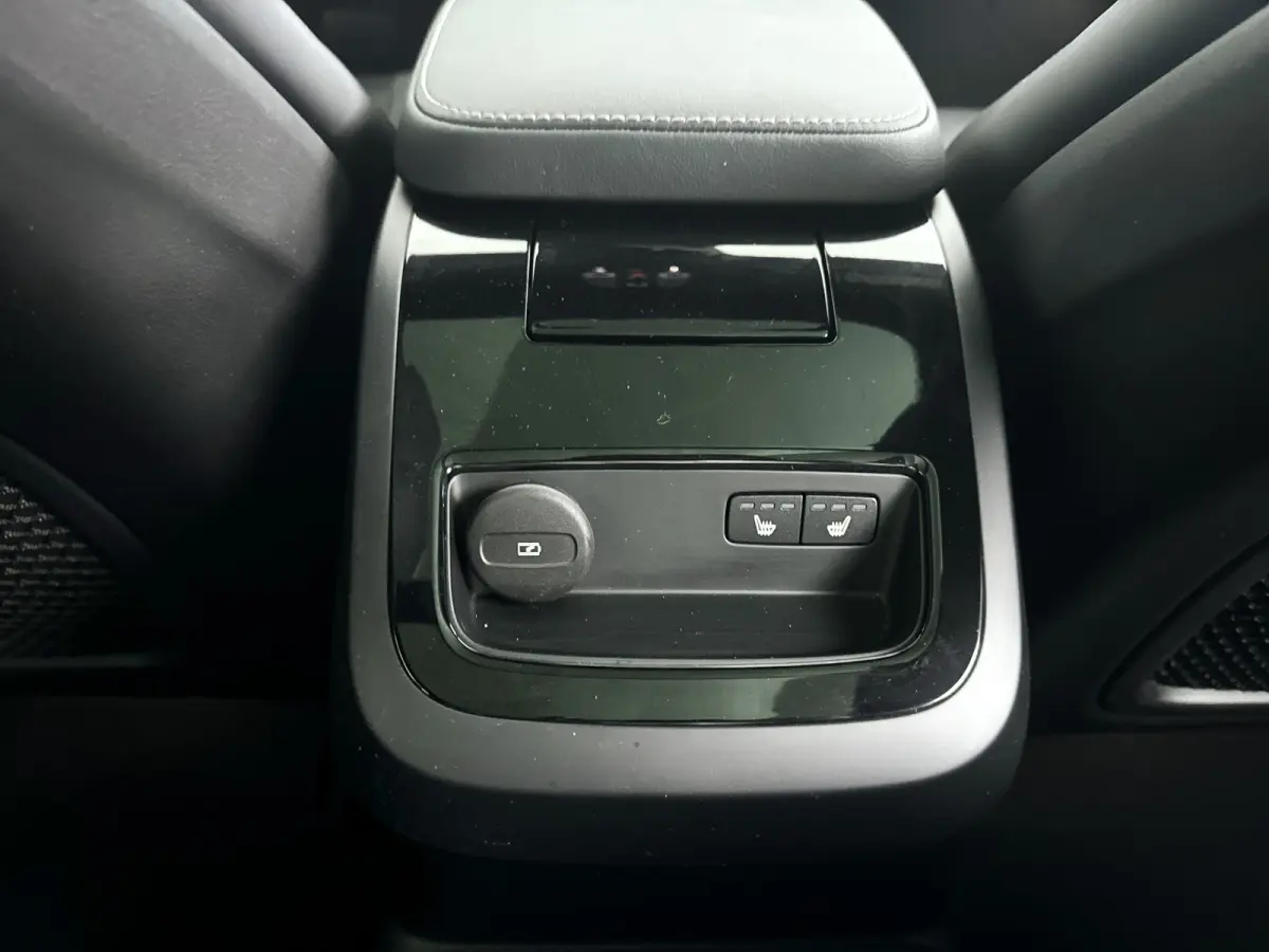 T8 Plug-in hybrid AWD Plus Dark | SOH 100% | Panoramadak | 360° camera | Head-up display | Harman Kardon | Stoel- en stuurverwarming | Trekhaak