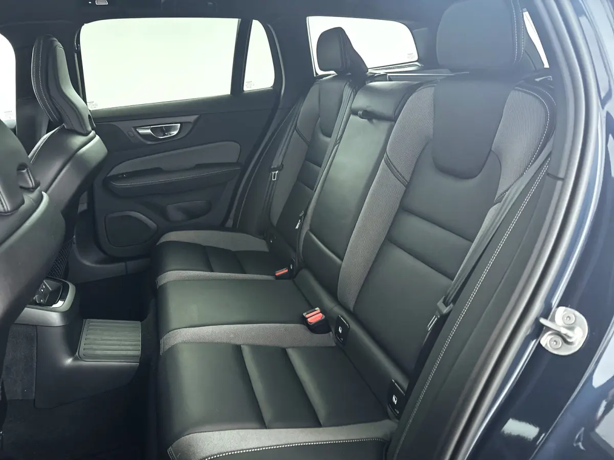 T8 Plug-in hybrid AWD Plus Dark | SOH 100% | Panoramadak | 360° camera | Head-up display | Harman Kardon | Stoel- en stuurverwarming | Trekhaak