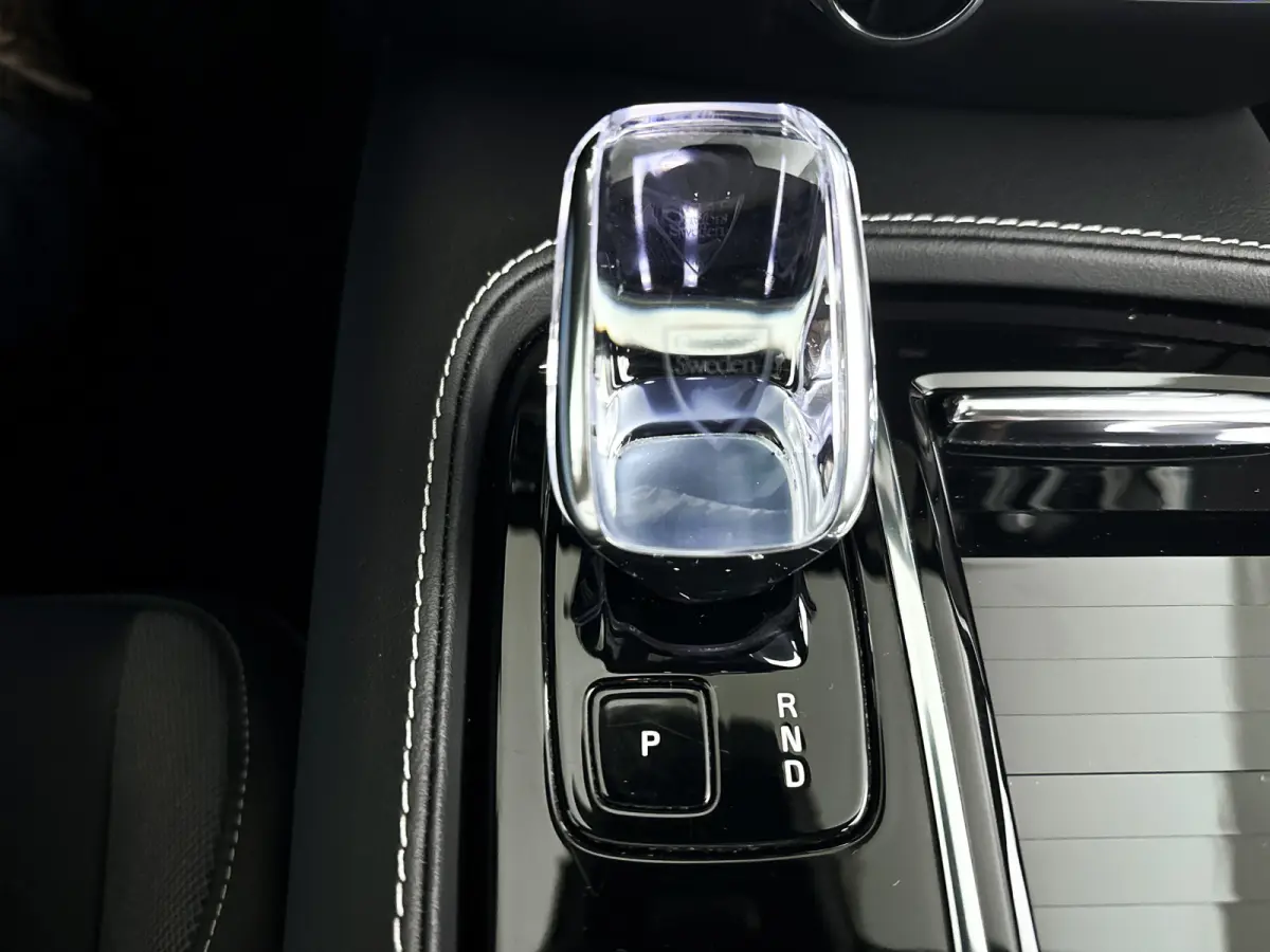 T8 Plug-in hybrid AWD Plus Dark | SOH 100% | Panoramadak | 360° camera | Head-up display | Harman Kardon | Stoel- en stuurverwarming | Trekhaak