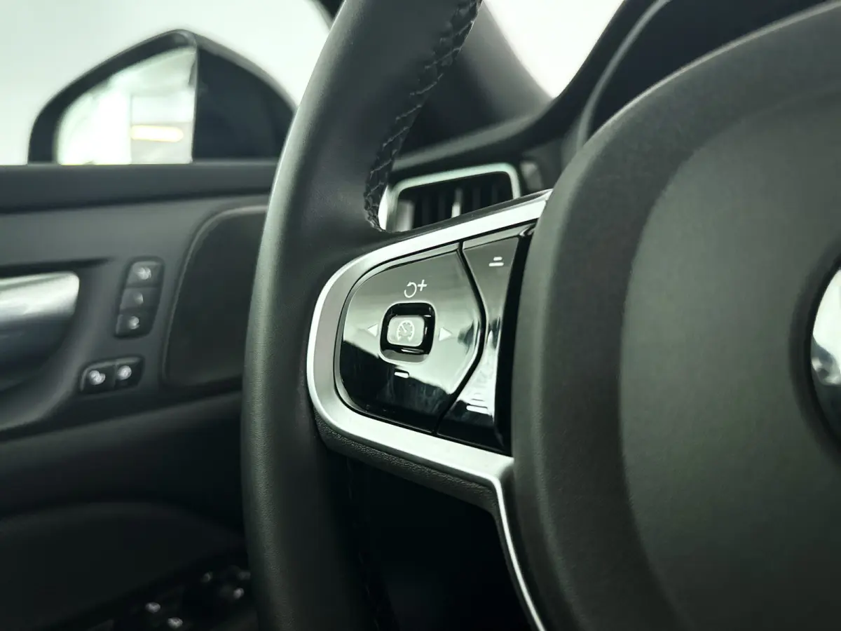 T8 Plug-in hybrid AWD Plus Dark | SOH 100% | Panoramadak | 360° camera | Head-up display | Harman Kardon | Stoel- en stuurverwarming | Trekhaak