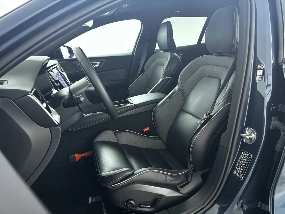 T8 Plug-in hybrid AWD Plus Dark | SOH 100% | Panoramadak | 360° camera | Head-up display | Harman Kardon | Stoel- en stuurverwarming | Trekhaak