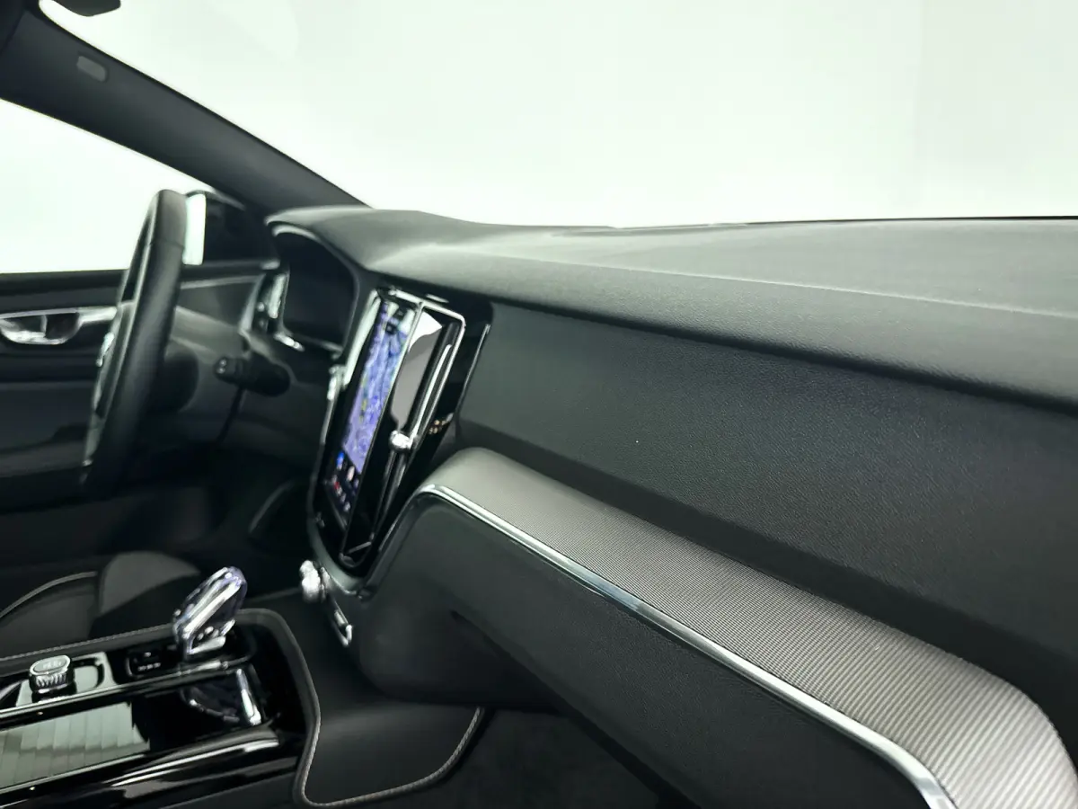 T8 Plug-in hybrid AWD Plus Dark | SOH 100% | Panoramadak | 360° camera | Head-up display | Harman Kardon | Stoel- en stuurverwarming | Trekhaak