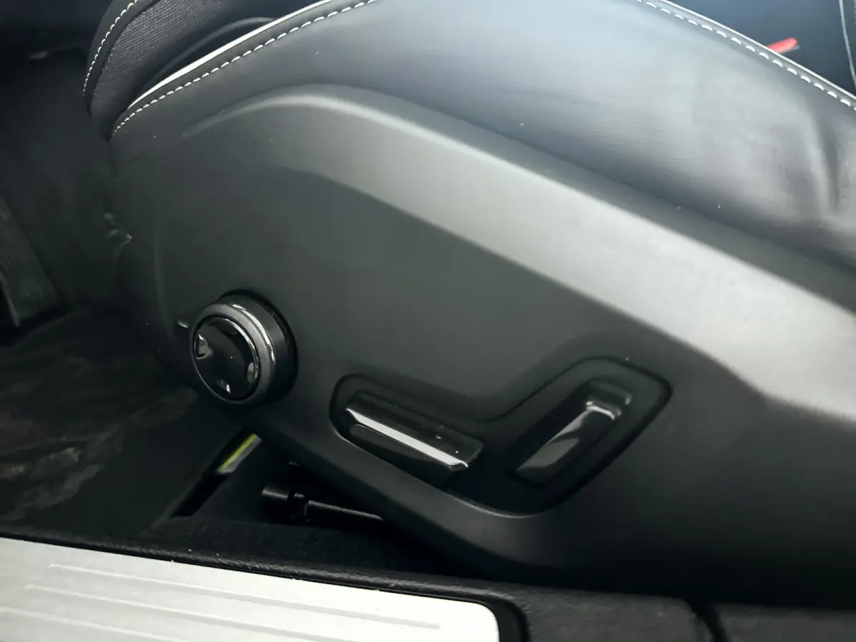 T8 Plug-in hybrid AWD Plus Dark | SOH 100% | Panoramadak | 360° camera | Head-up display | Harman Kardon | Stoel- en stuurverwarming | Trekhaak