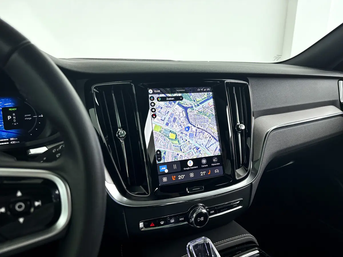 T8 Plug-in hybrid AWD Plus Dark | SOH 100% | Panoramadak | 360° camera | Head-up display | Harman Kardon | Stoel- en stuurverwarming | Trekhaak