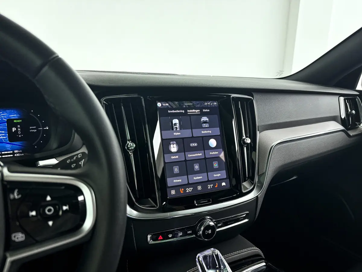T8 Plug-in hybrid AWD Plus Dark | SOH 100% | Panoramadak | 360° camera | Head-up display | Harman Kardon | Stoel- en stuurverwarming | Trekhaak