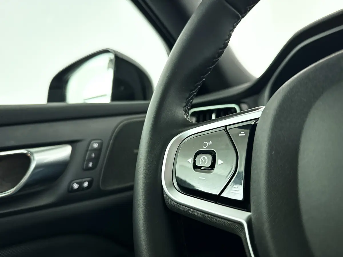 T8 Plug-in hybrid AWD Plus Dark | SOH 100% | Panoramadak | 360° camera | Head-up display | Harman Kardon | Stoel- en stuurverwarming | Trekhaak