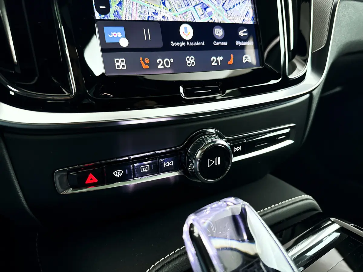 T8 Plug-in hybrid AWD Plus Dark | SOH 100% | Panoramadak | 360° camera | Head-up display | Harman Kardon | Stoel- en stuurverwarming | Trekhaak