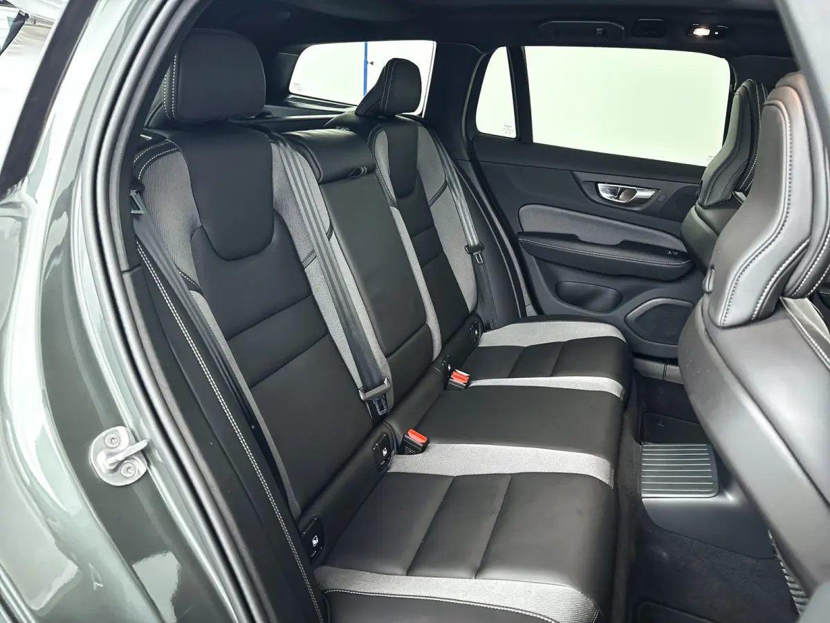 T8 Plug-in hybrid AWD Plus Dark | SOH 100% | Panoramadak | 360° camera | Head-up display | Harman Kardon | Stoel- en stuurverwarming | Trekhaak