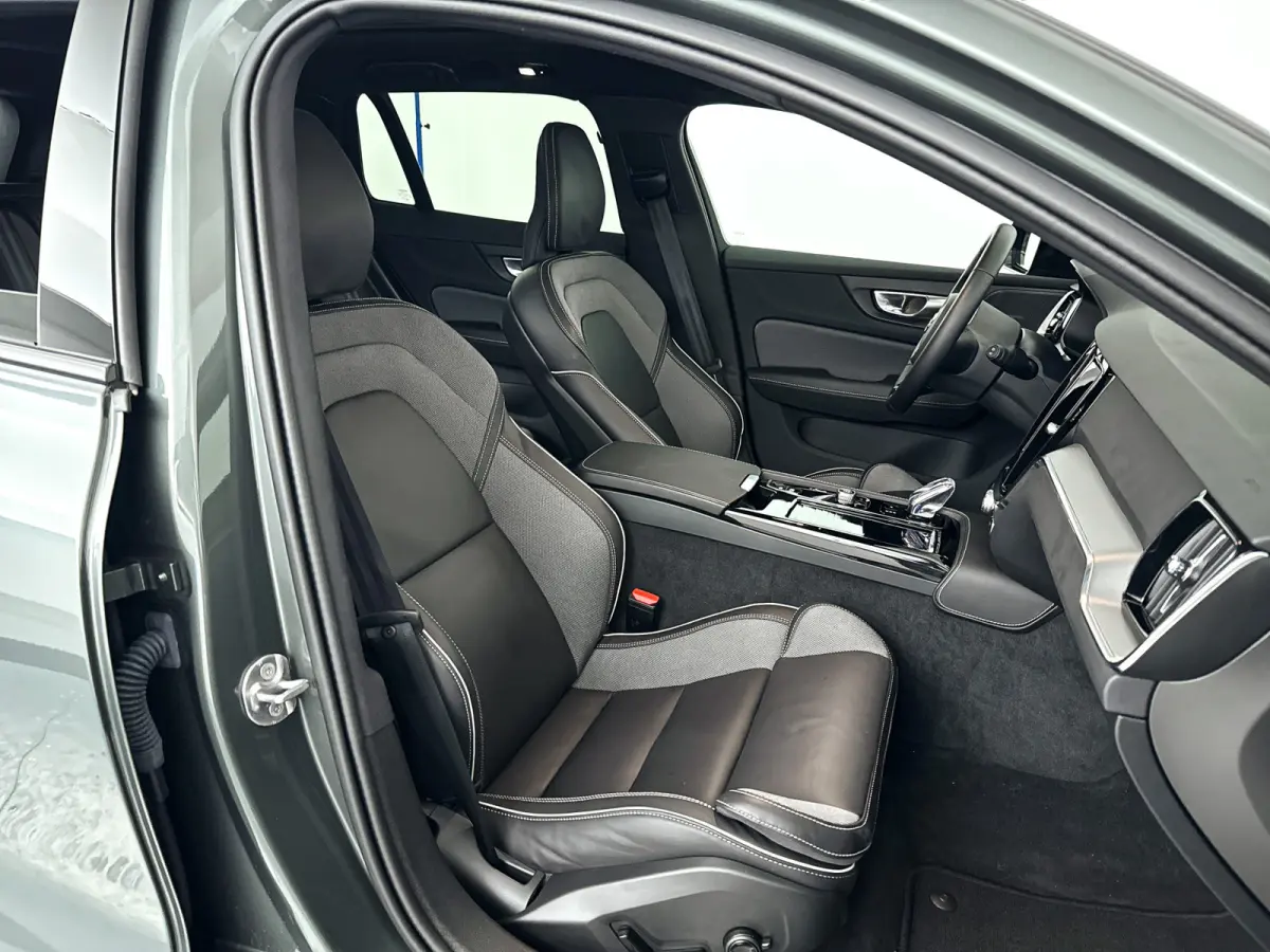T8 Plug-in hybrid AWD Plus Dark | SOH 100% | Panoramadak | 360° camera | Head-up display | Harman Kardon | Stoel- en stuurverwarming | Trekhaak