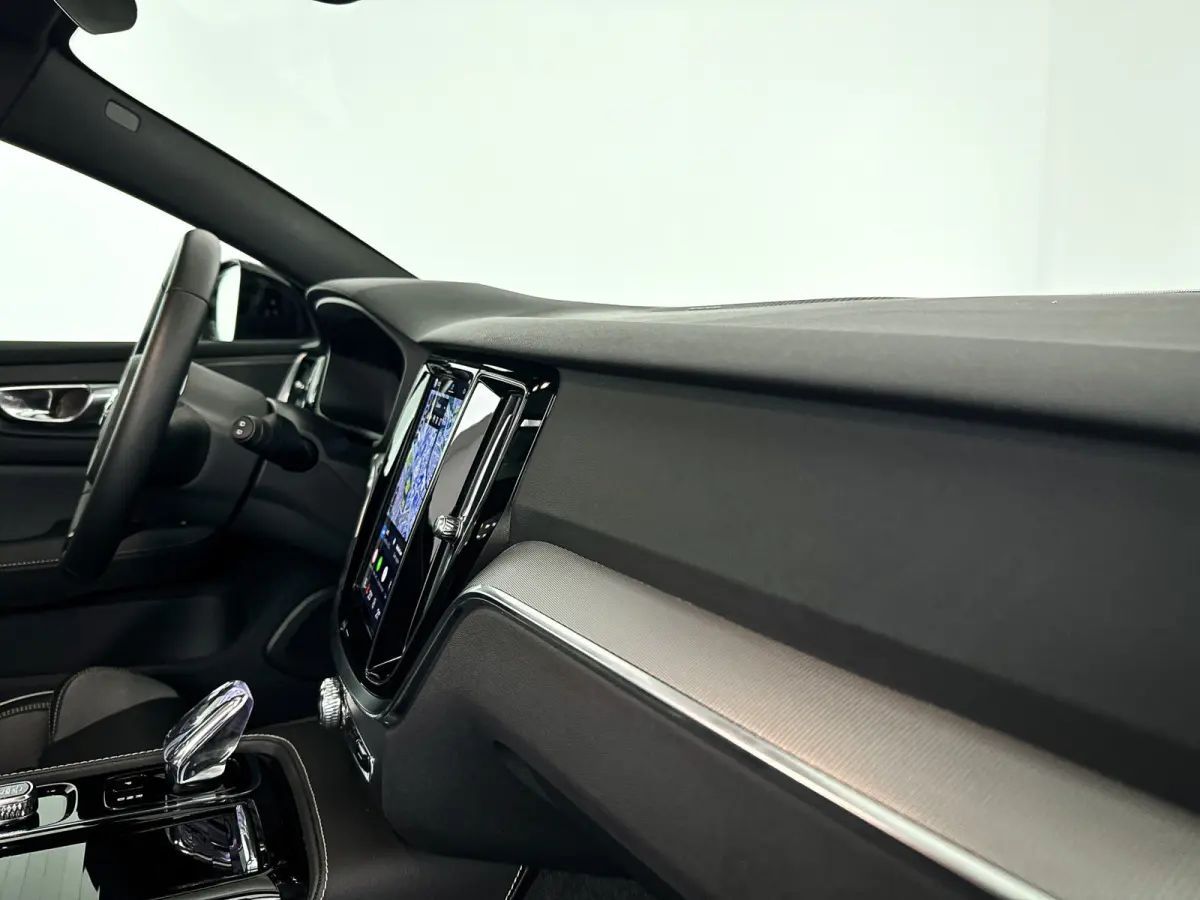 T8 Plug-in hybrid AWD Plus Dark | SOH 100% | Panoramadak | 360° camera | Head-up display | Harman Kardon | Stoel- en stuurverwarming | Trekhaak