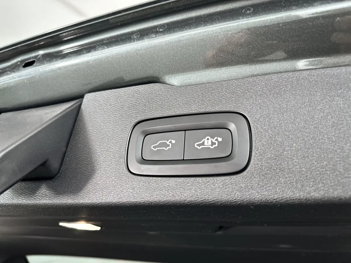 T8 Plug-in hybrid AWD Plus Dark | SOH 100% | Panoramadak | 360° camera | Head-up display | Harman Kardon | Stoel- en stuurverwarming | Trekhaak