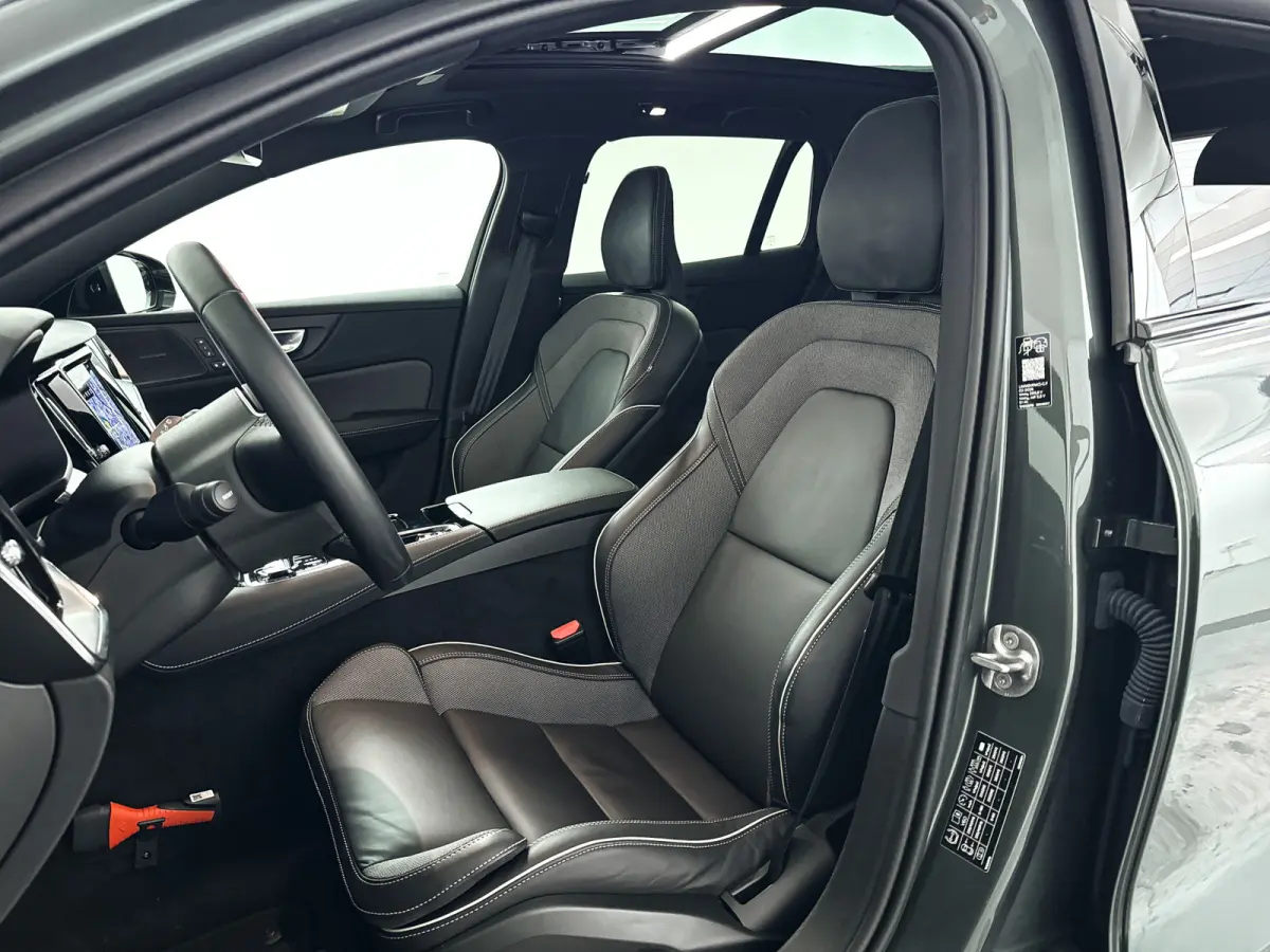 T8 Plug-in hybrid AWD Plus Dark | SOH 100% | Panoramadak | 360° camera | Head-up display | Harman Kardon | Stoel- en stuurverwarming | Trekhaak