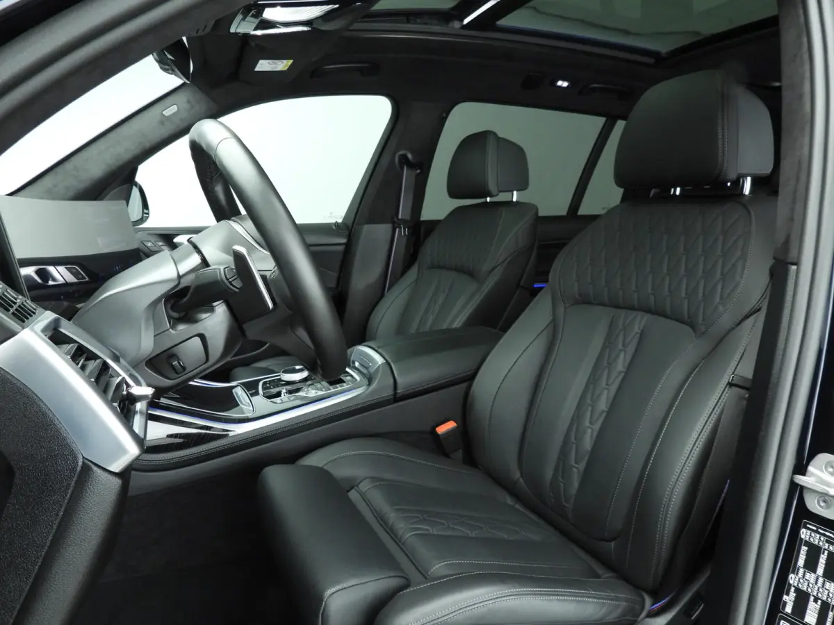 xDrive40i | M-Sportpakket | LED | Leder | HUD | Active cruise | Panoramadak | Trekhaak | Active steering | DAB | Harman-kardon sound | Alu 22 inch