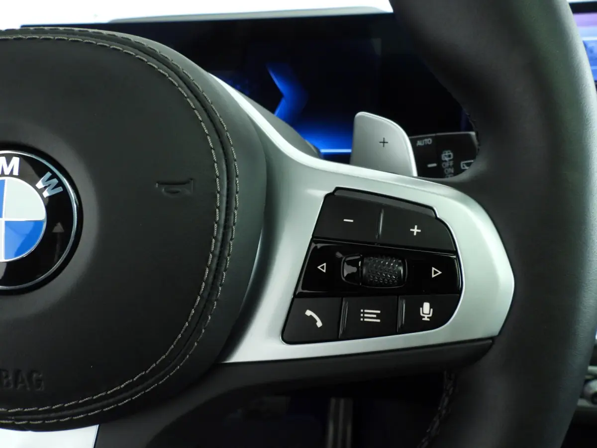 xDrive40i | M-Sportpakket | LED | Leder | HUD | Active cruise | Panoramadak | Trekhaak | Active steering | DAB | Harman-kardon sound | Alu 22 inch